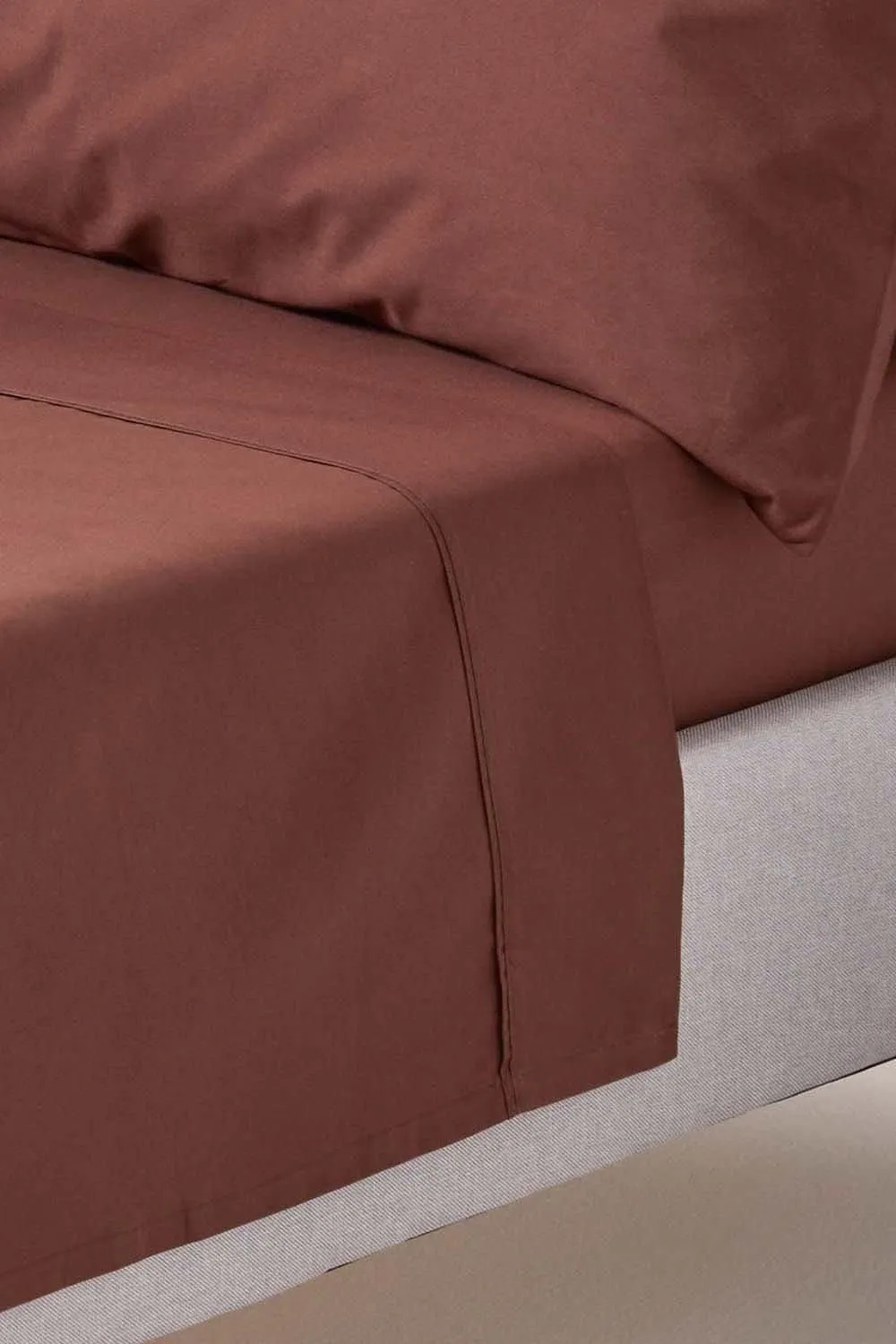 Homescapes Egyptian Cotton Flat Sheet 200 Thread Count in Chocolate
