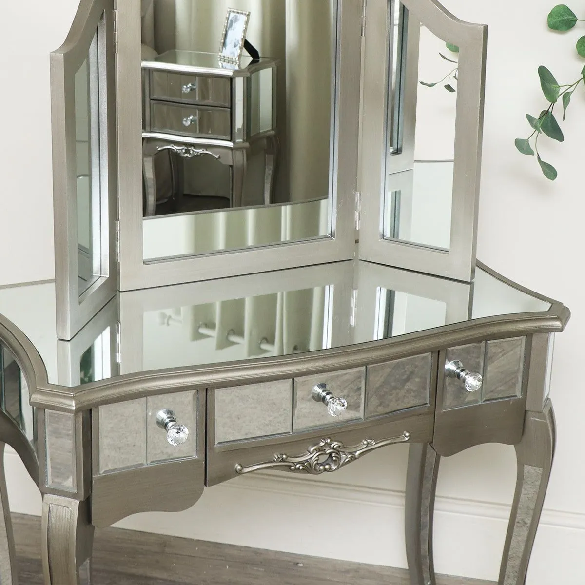 Melody Maison Mirrored Dressing Table & Vanity Mirror - Tiffany Range in Metallic Silver 3