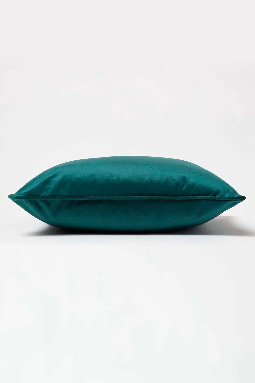 Homescapes Filled Velvet Cushion with Piped Edge 46 x 46 cm in Green 4