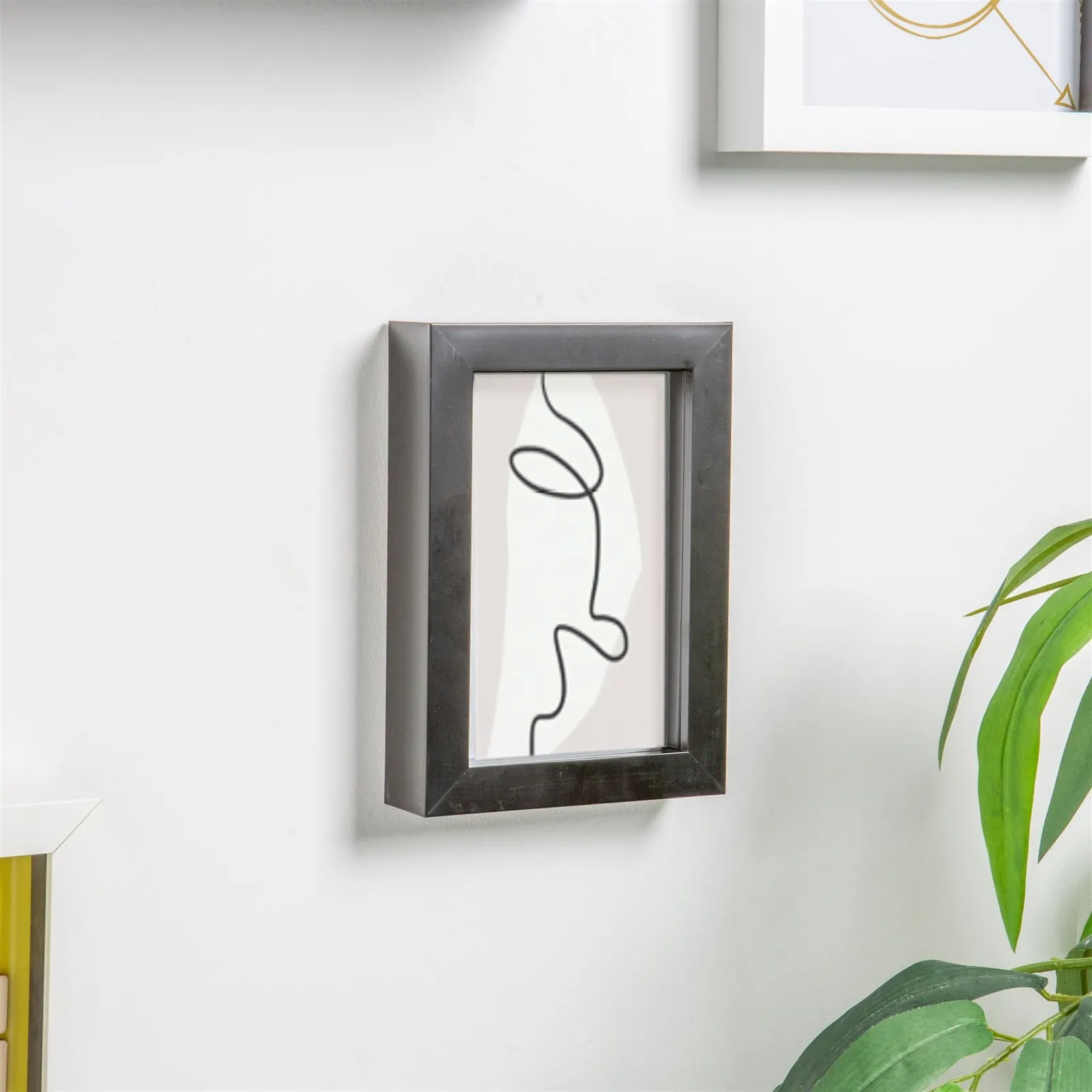 Nicola Spring 3D Box Photo Frame - 4 x 6" in Black 6