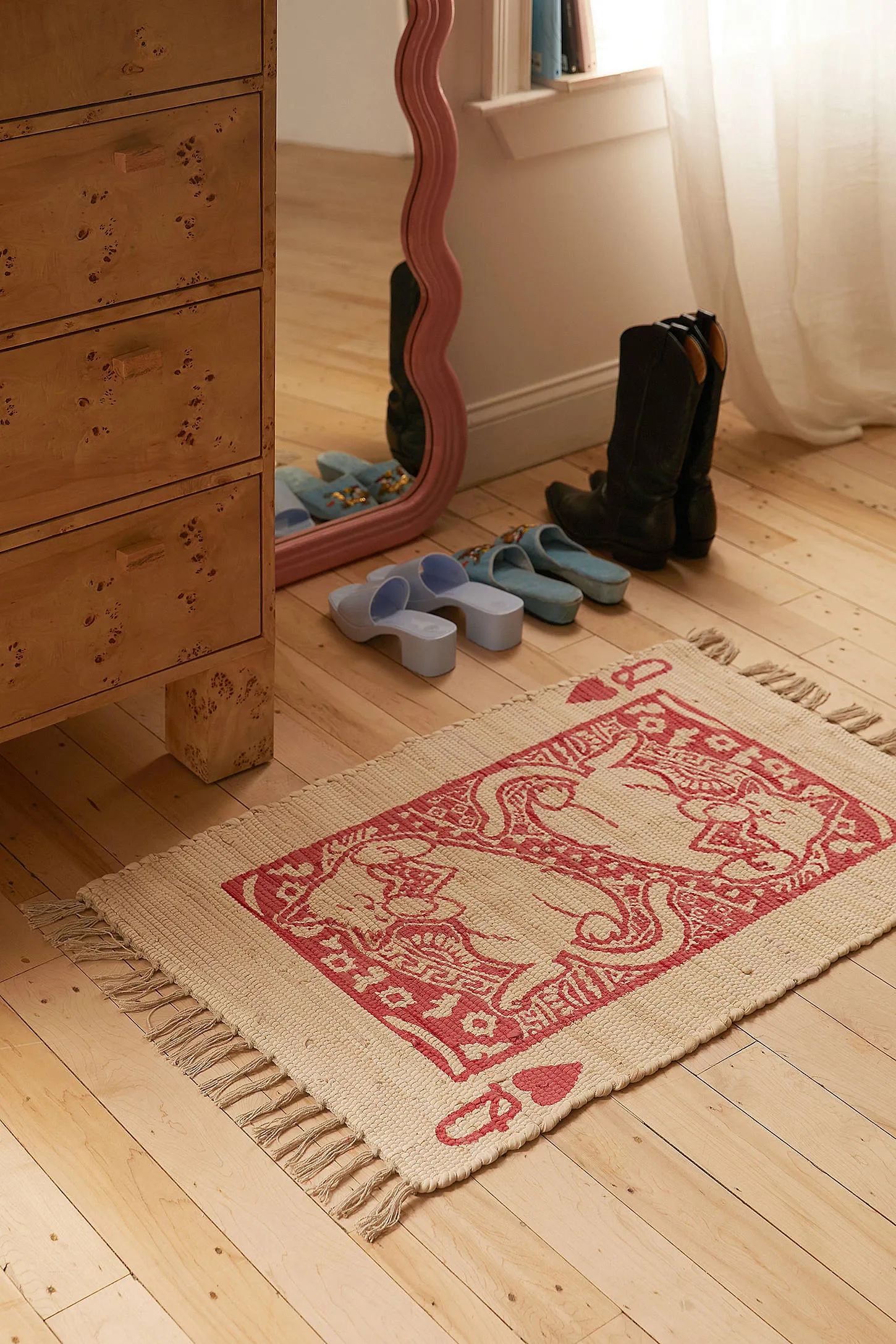 Queen Of Cats 2x3ft / 60x90cm Rug - Red