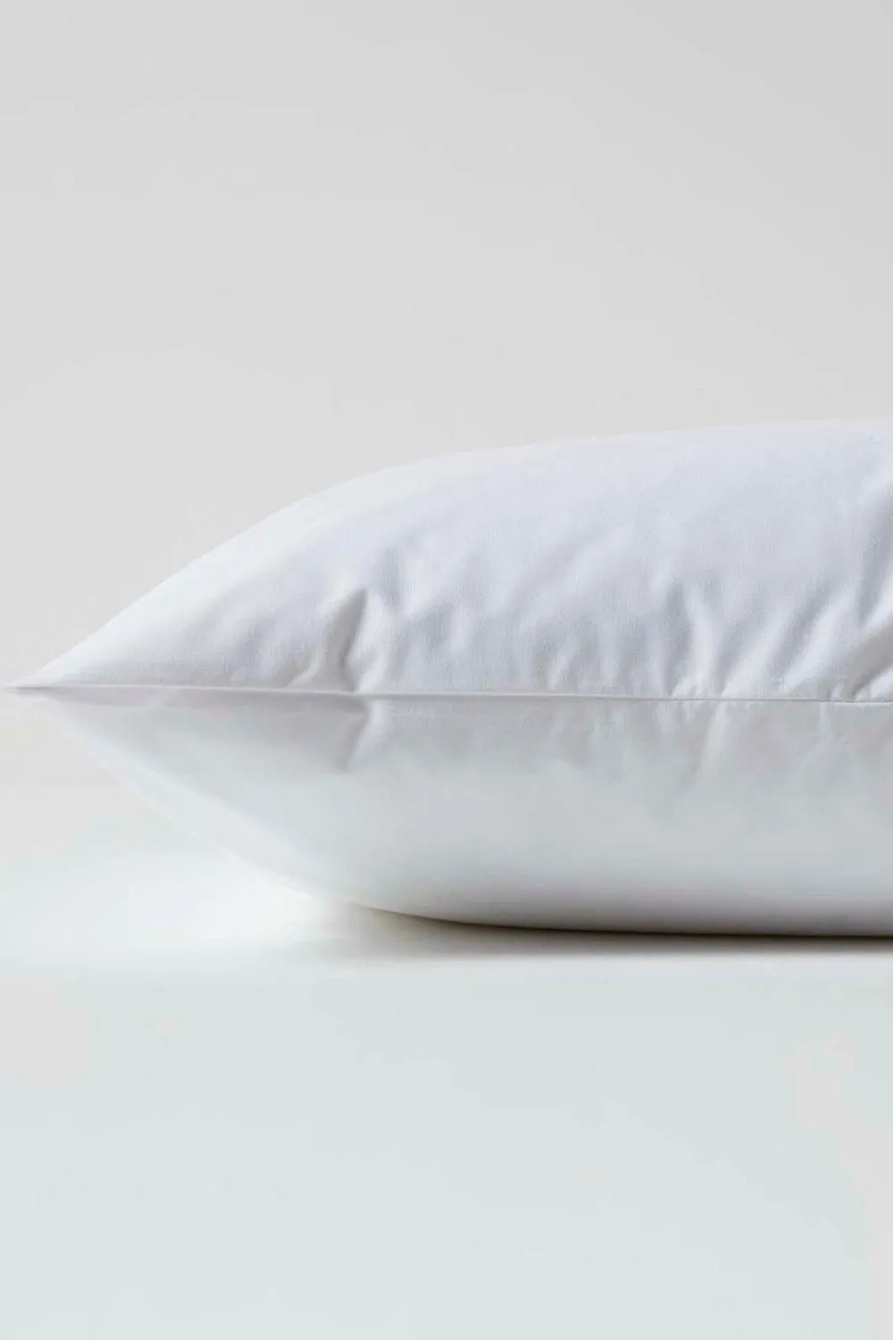 Homescapes Waterproof Pillow Protectors 40 x 80 cm, Pack of 4 in White 3