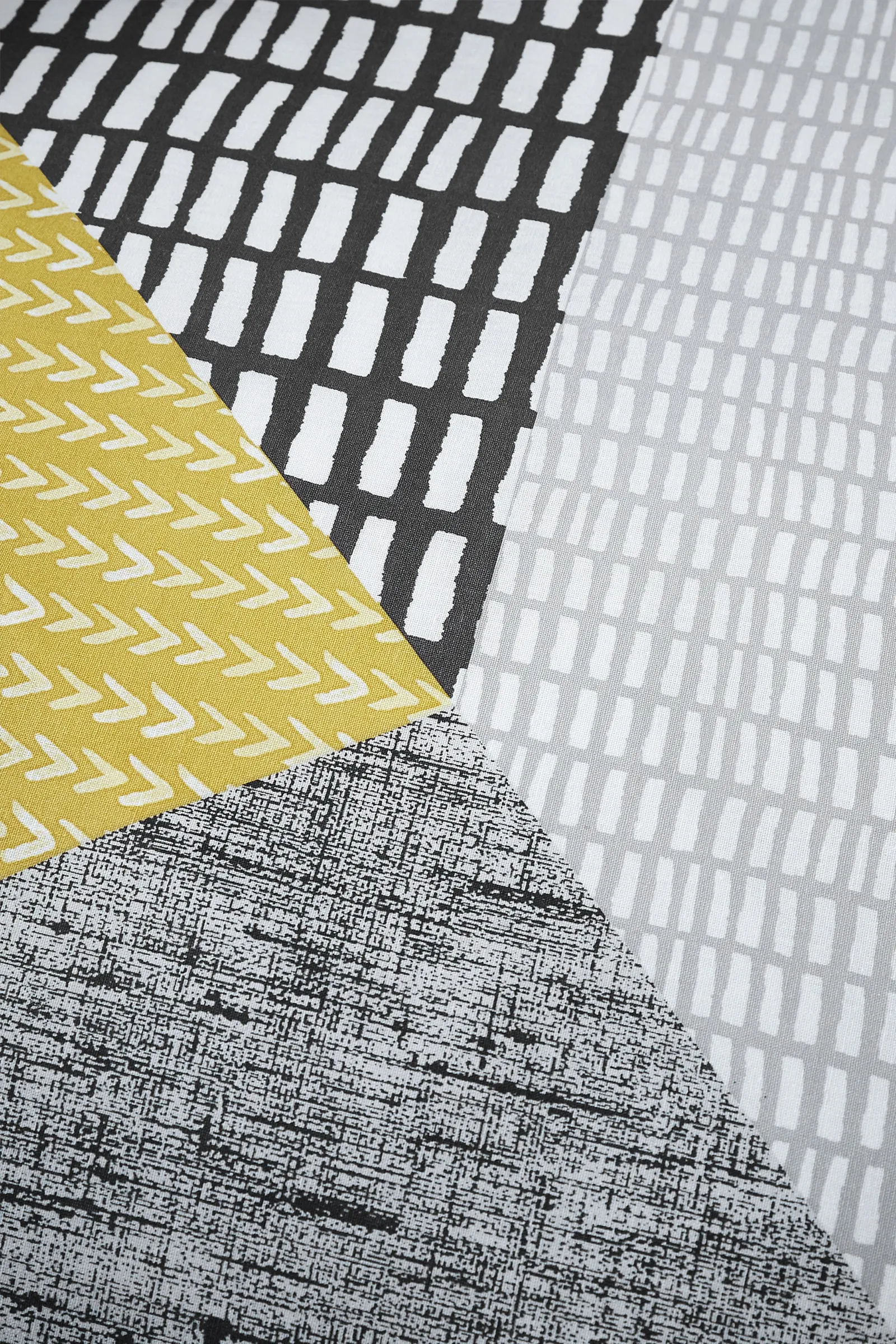 Catherine Lansfield 'Larsson Geo' Duvet Set in Yellow 4