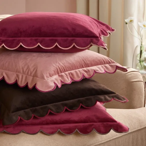Furn. Lil Scallop Square Cushion 4