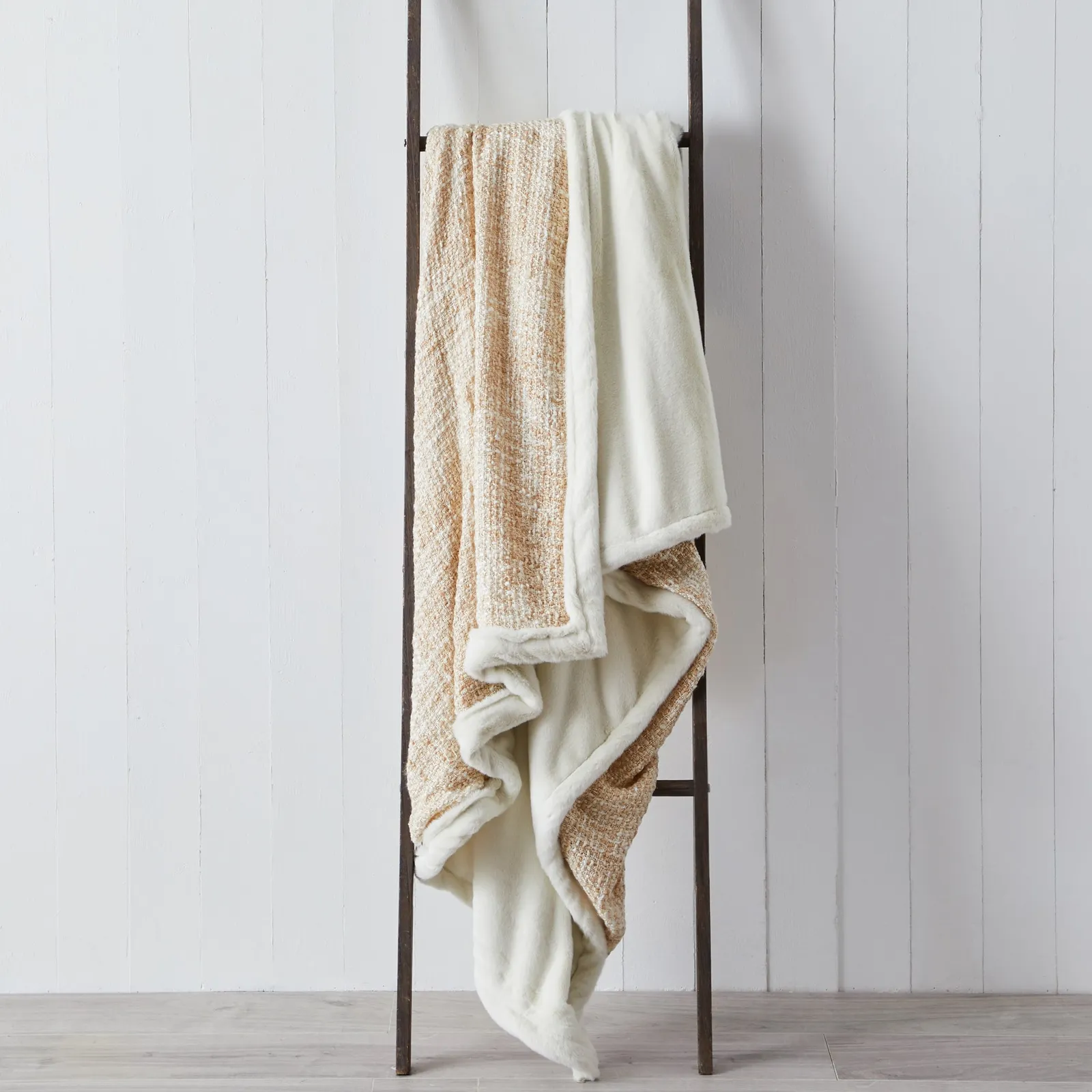 Riva Home Lexa 140cm x 180cm Throw Champagne