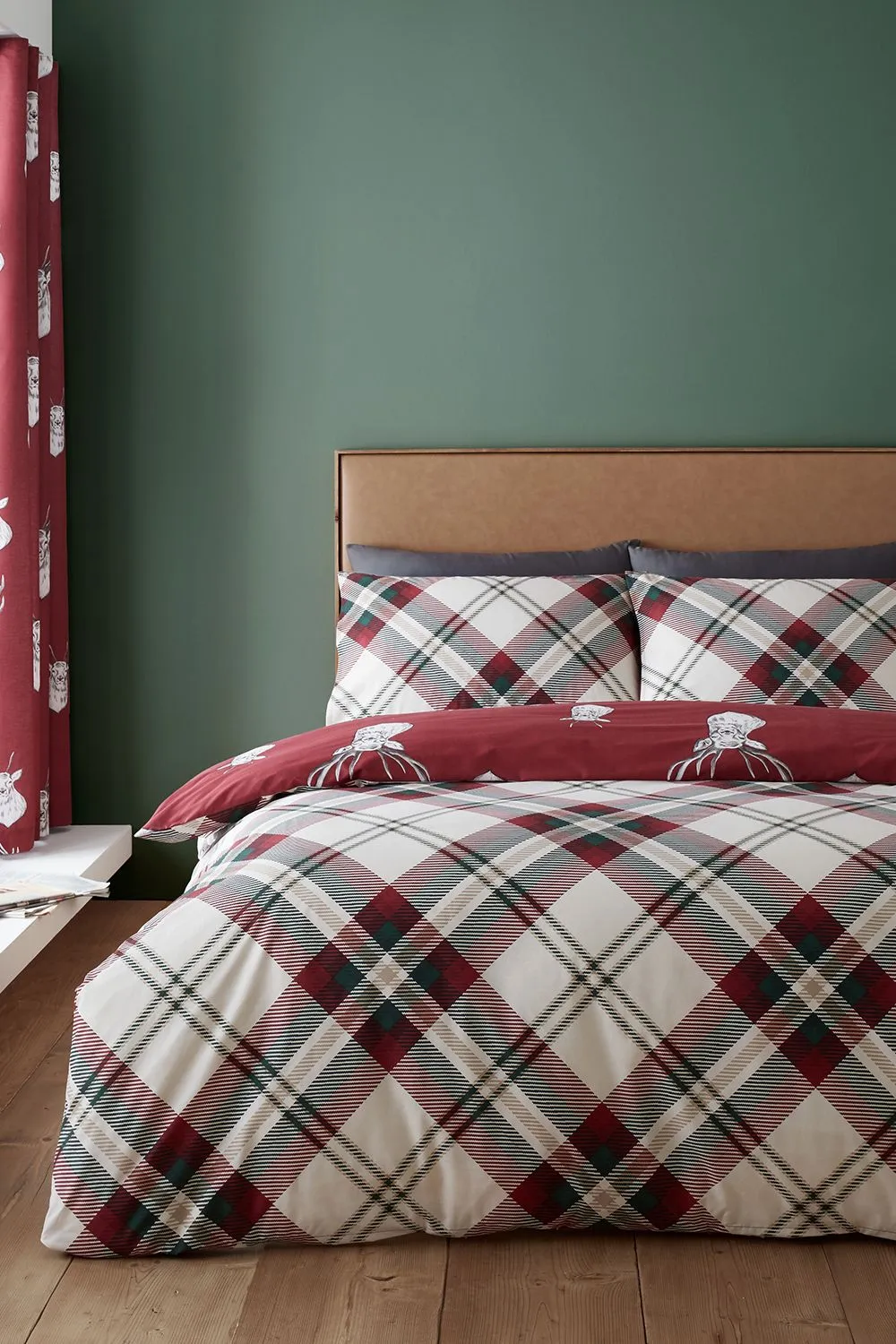 Catherine Lansfield Munro Stag Reversible Duvet Cover & Pillowcase Set in Red 2