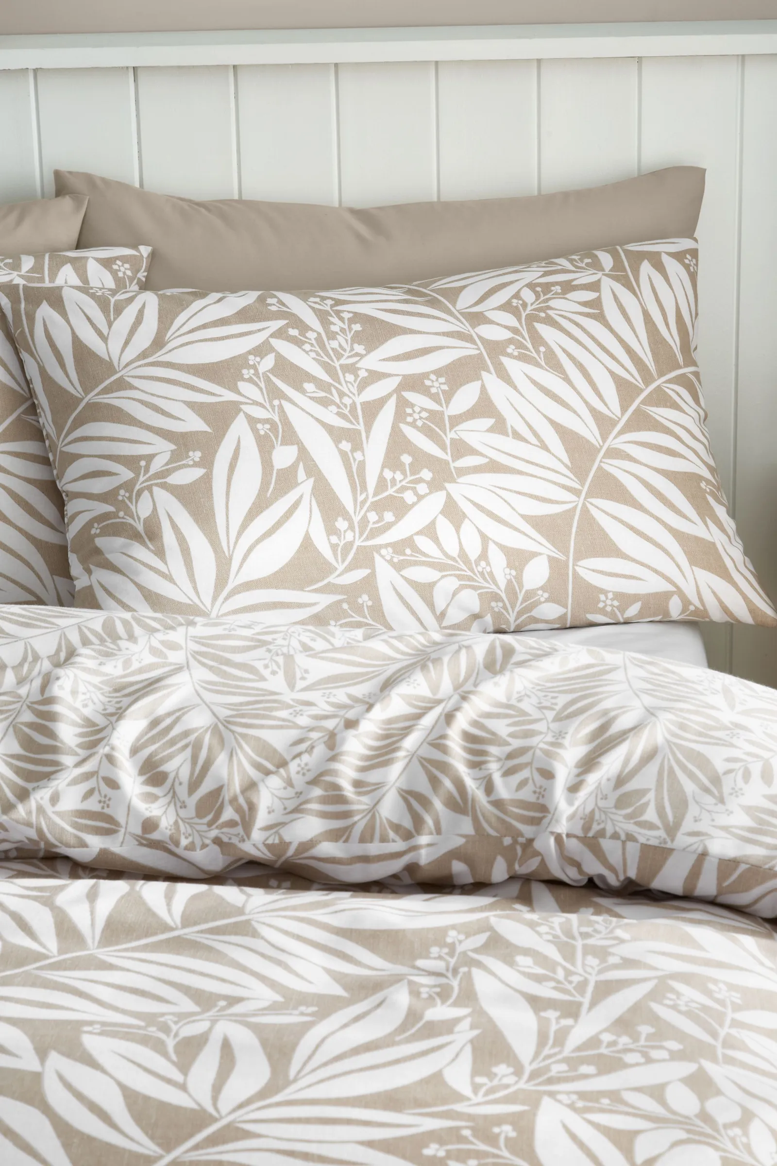 Catherine Lansfield 'Sorrel Leaf' Reversible Duvet Cover Set in Natural 3
