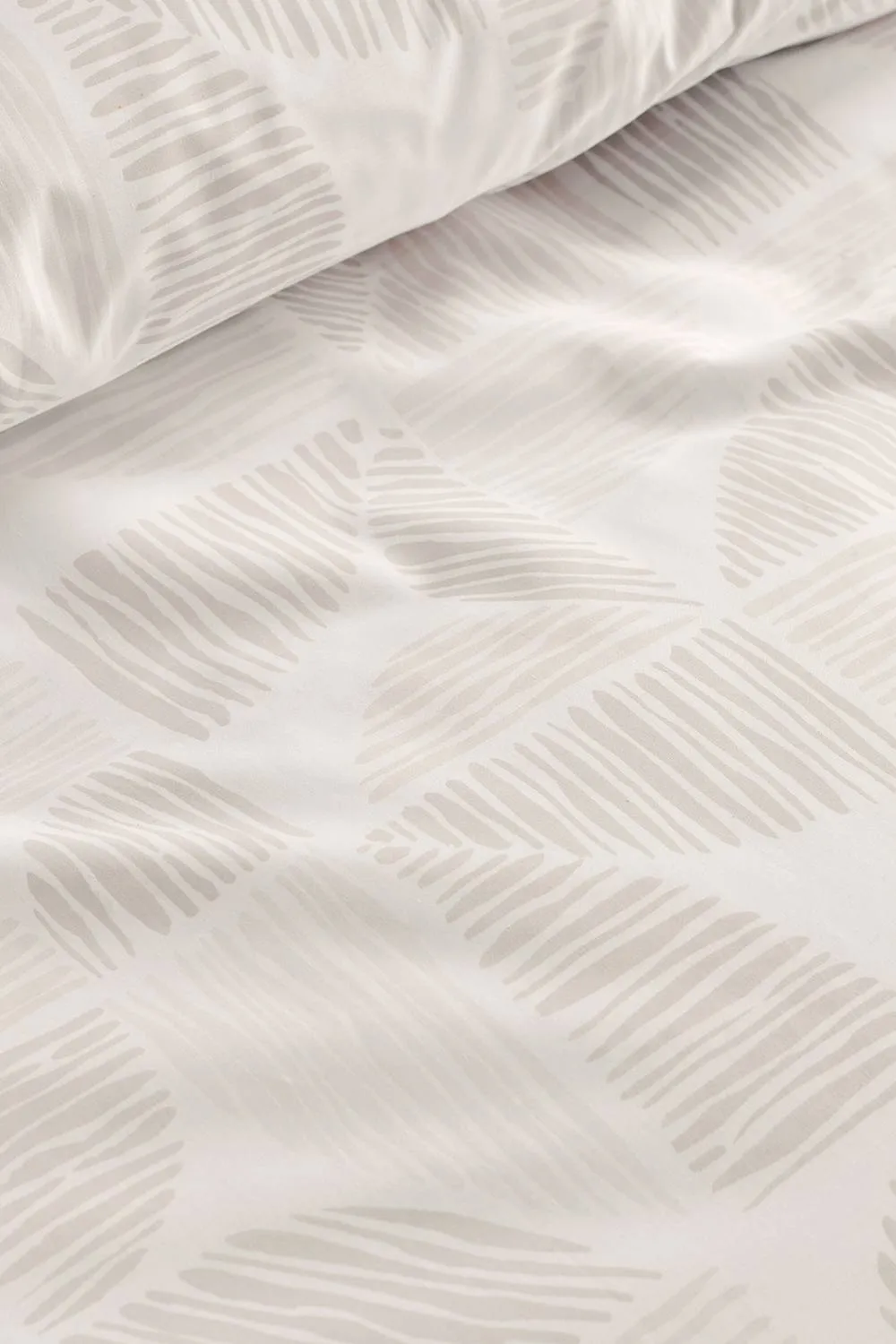 CHRISTY 'Dune' Cotton Percale Duvet Cover Set in Beige 3