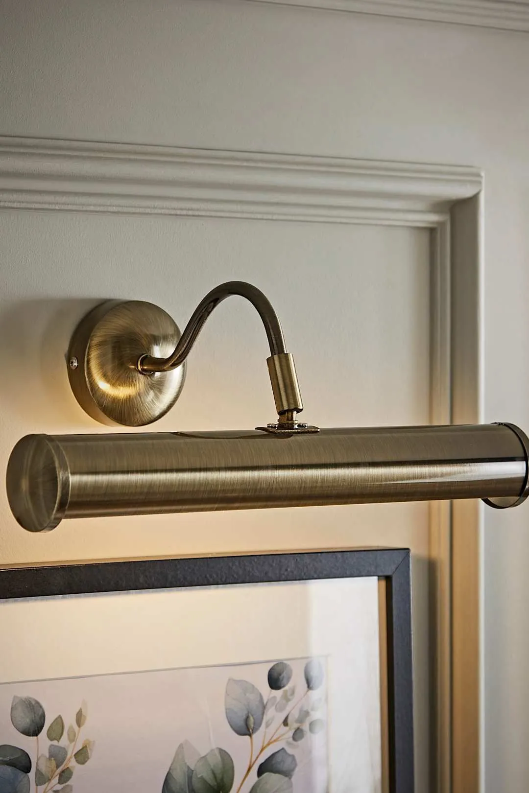 ValueLights Gemini Antique Gold Indoor Wall Picture Light