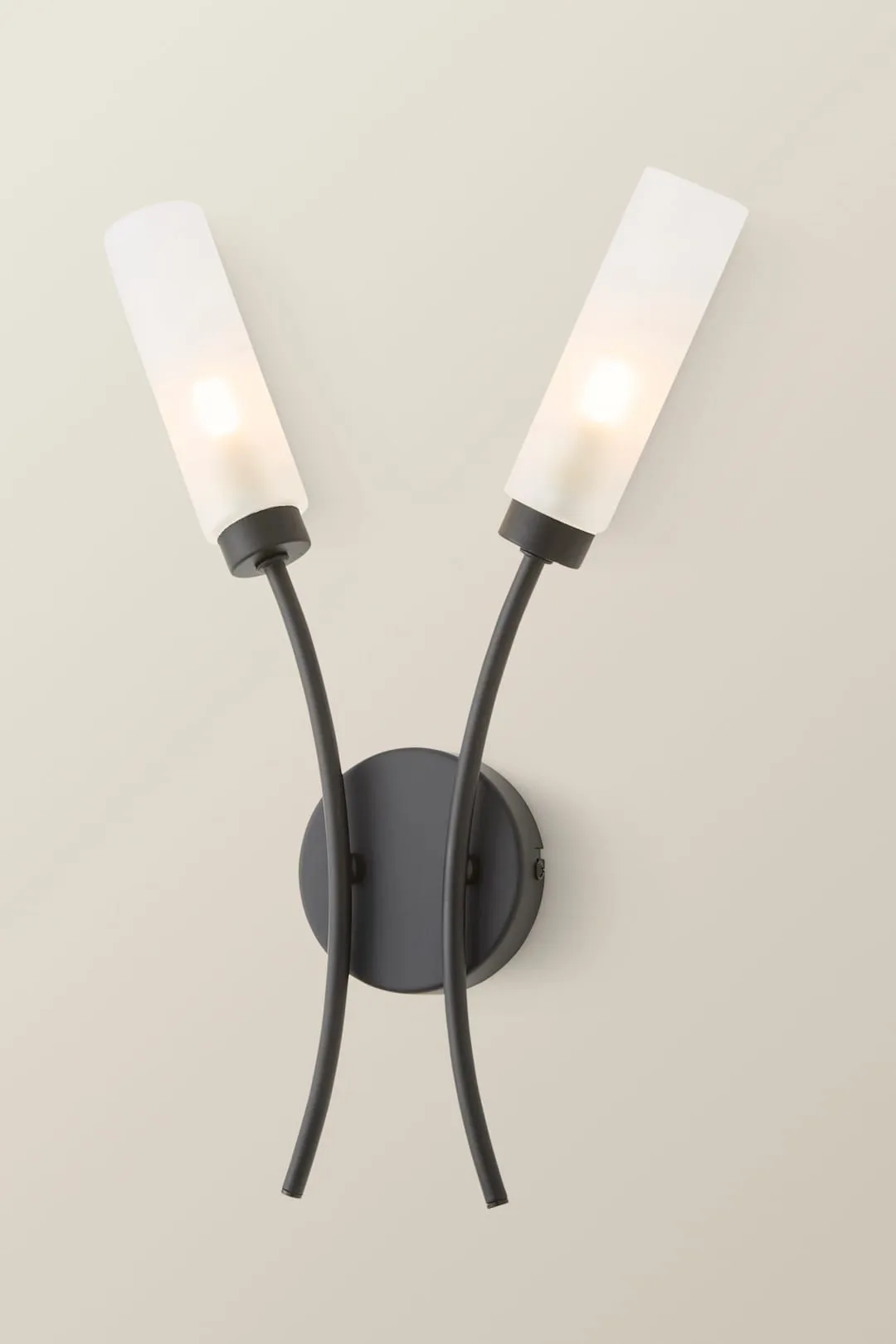 ValueLights Maya 2 Way Curved Upright Reed Shaded Wall Light in Black 3