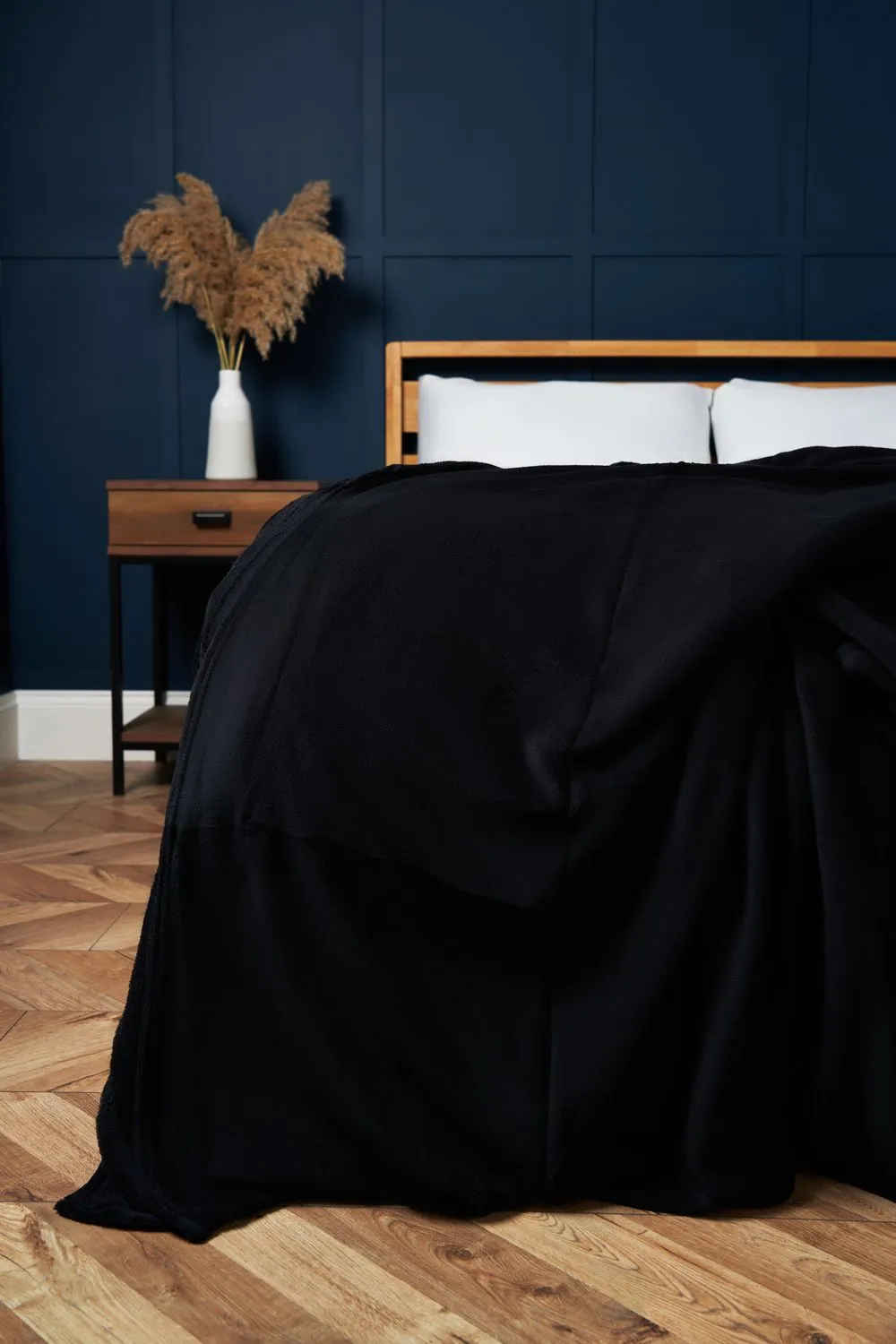 BHS Microfleece Throw in Black