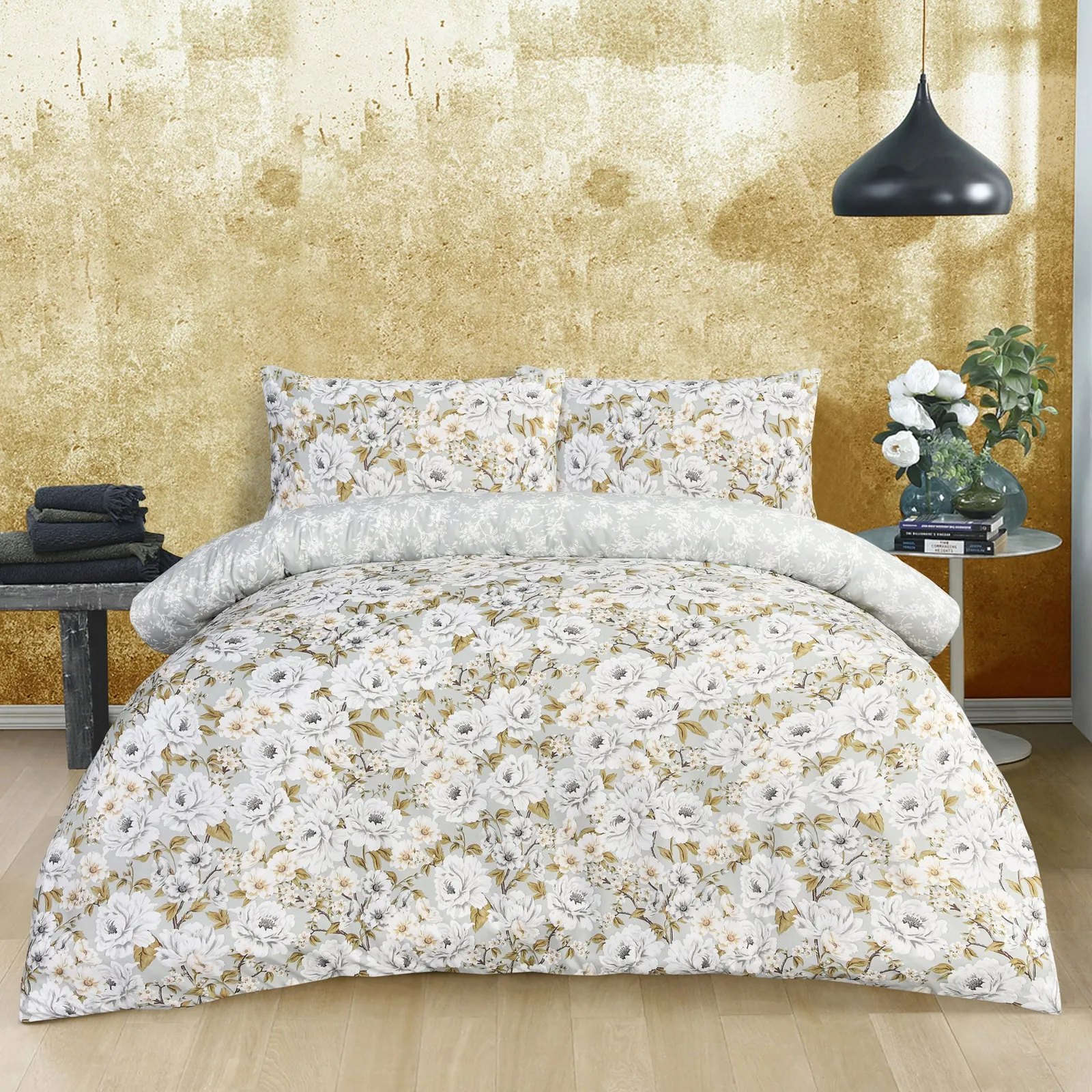Smart Living Luxury Soft Reversible Elegant Blooms Duvet Cover & Pillowcases in Green 1