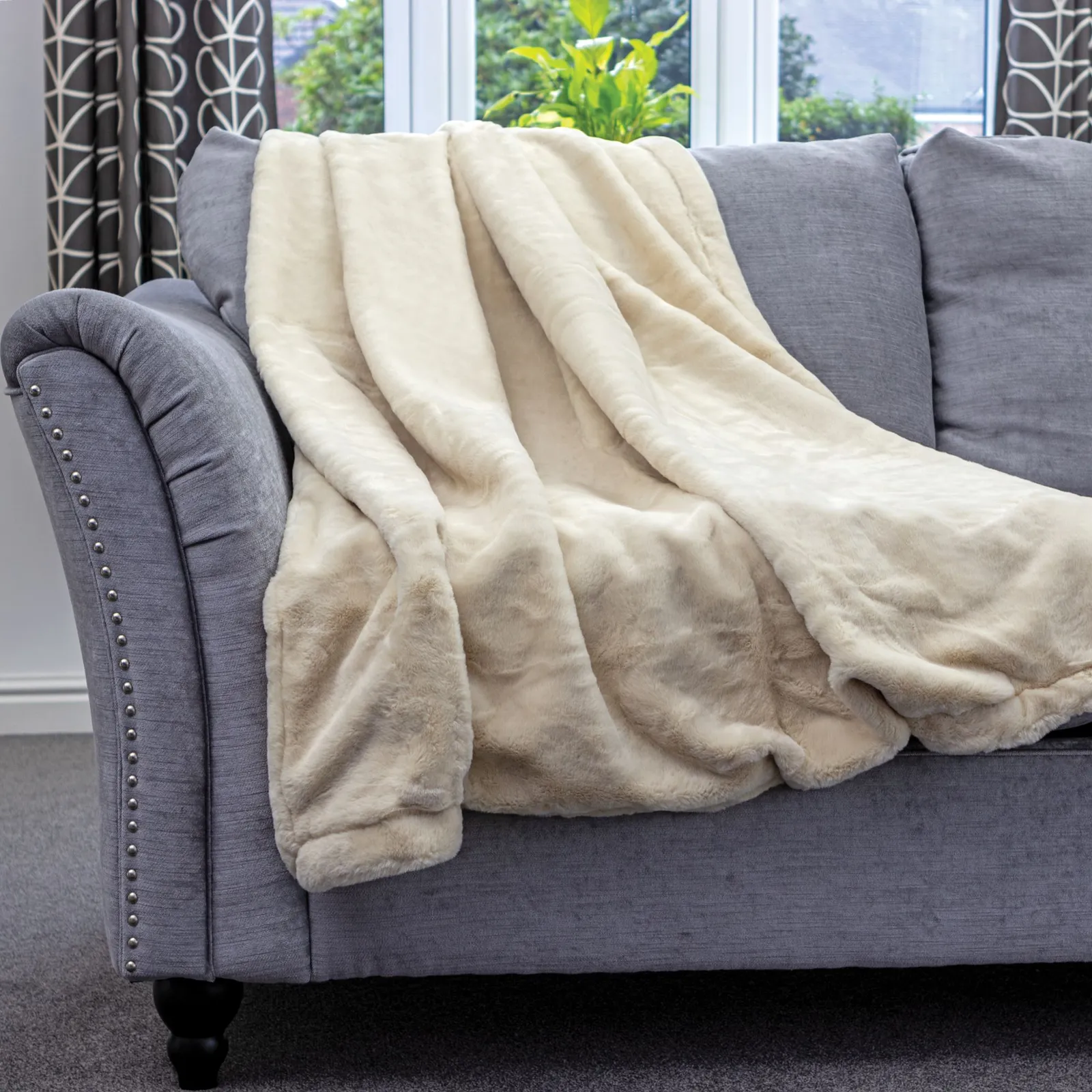 Dreamcatcher Luxury Faux Fur Polyester Throw Over Blanket 160x130cm in Cream