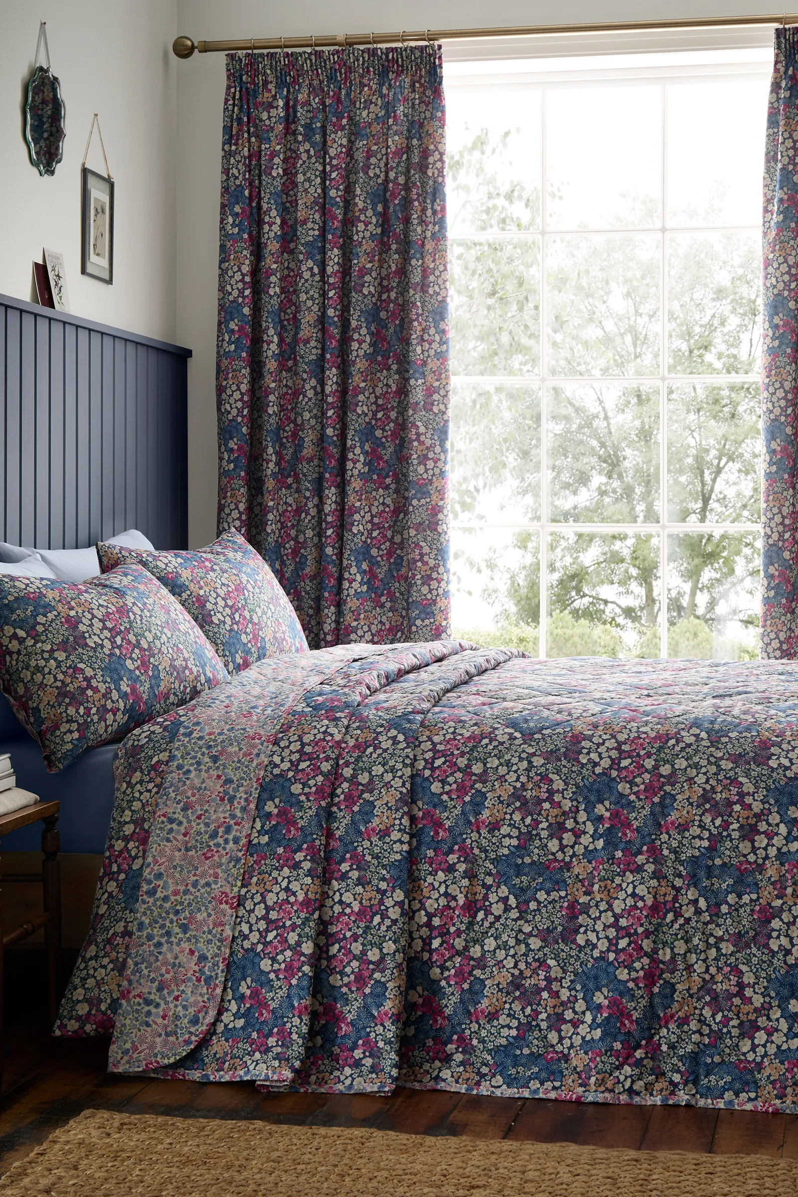 Dreams & Drapes 'Bessie' -Floral Print Lined Pair of Pencil Pleat Curtains With Tie-Backs in Navy 4