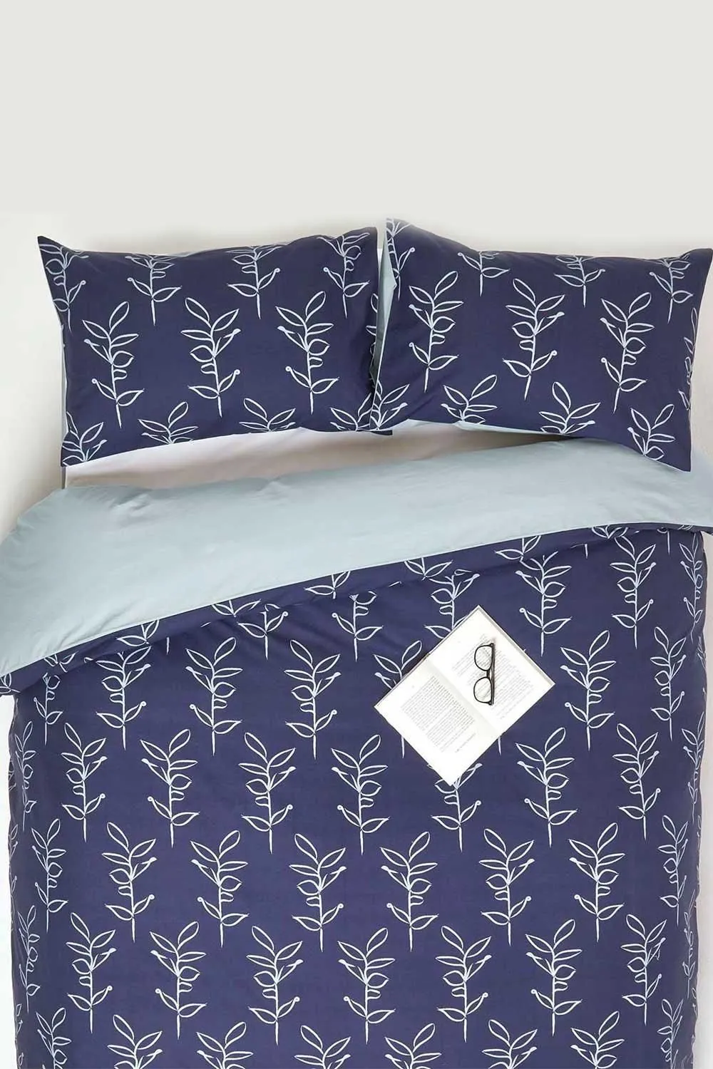 Homescapes Blue Leaf Digitally Printed Cotton Duvet Cover Set