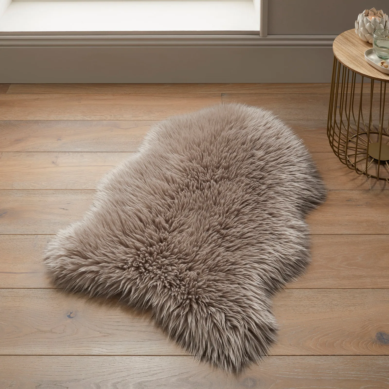 Luxe Single Pelt Faux Sheepskin Rug Luxe Natural