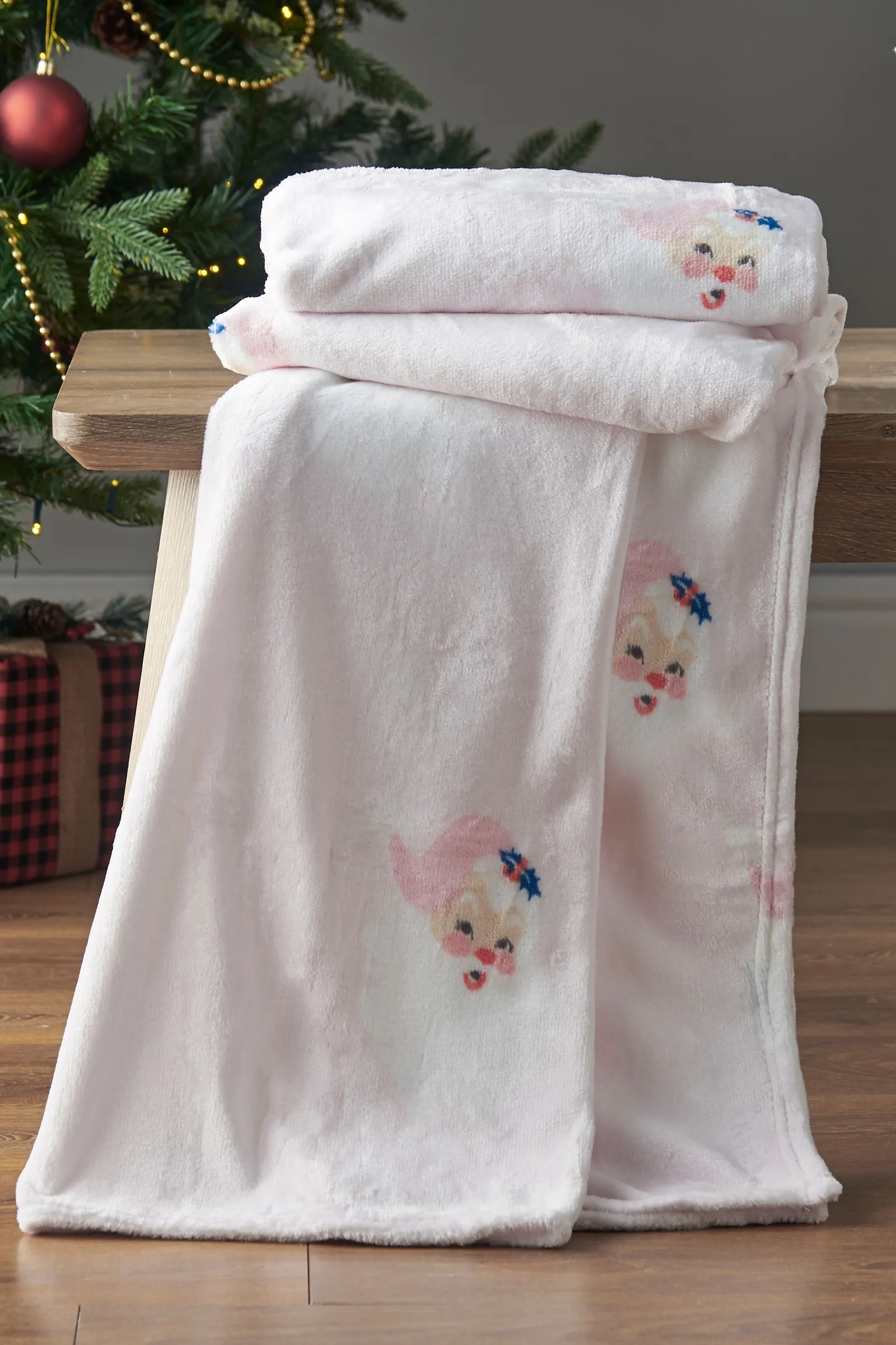 Catherine Lansfield 'Vintage Christmas Santa' Cosy Fleece Blanket Throw in Pink