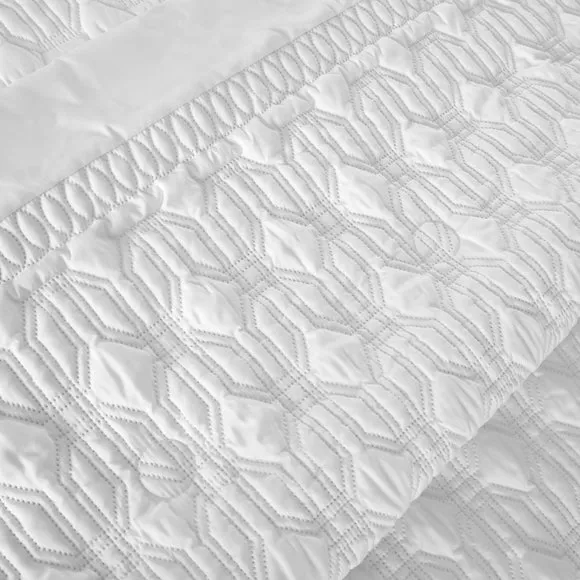 Billie White Bedspread 2