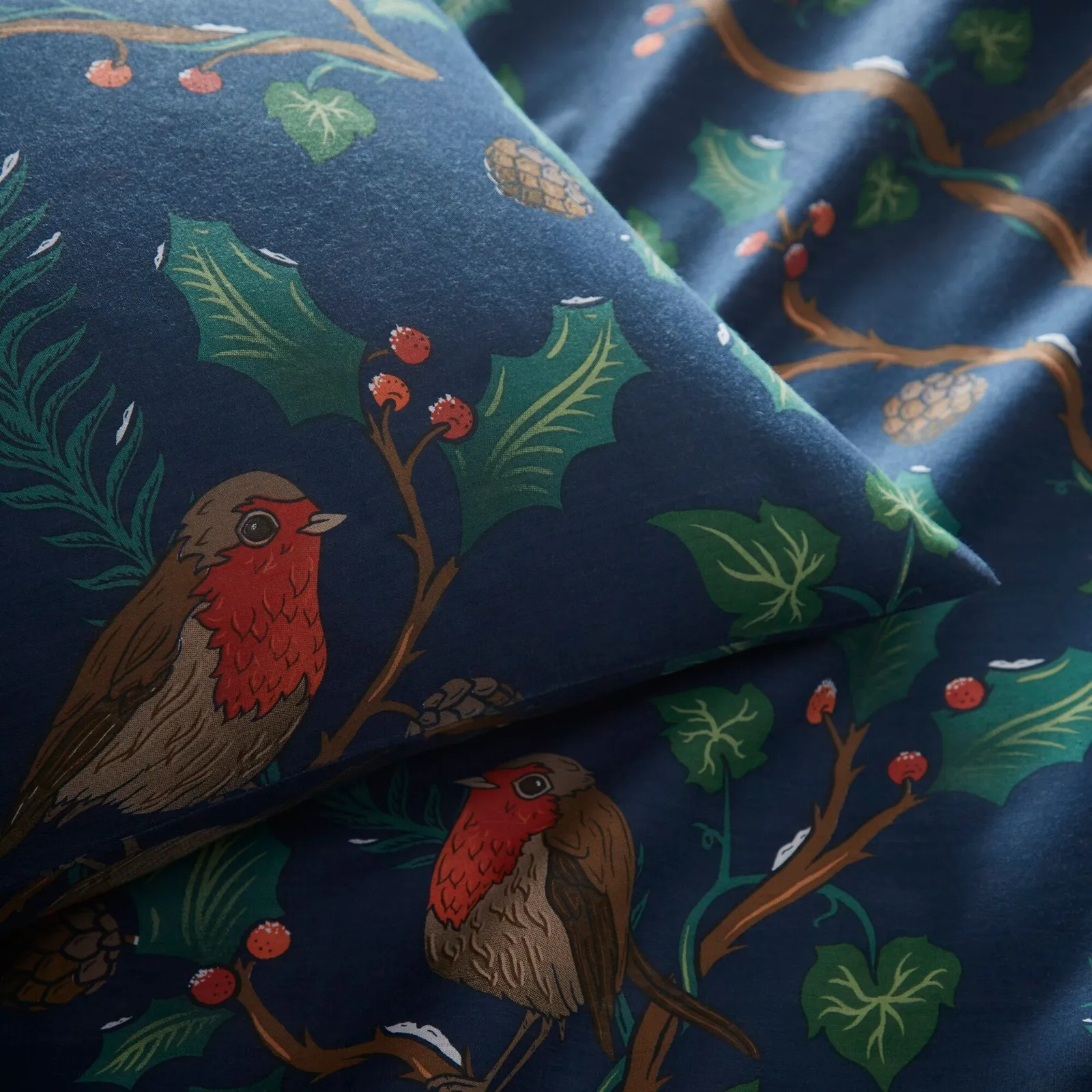 Portfolio Home Dalby Robins Holly Duvet Cover Quilt Set with Pillowcase in Blue 3
