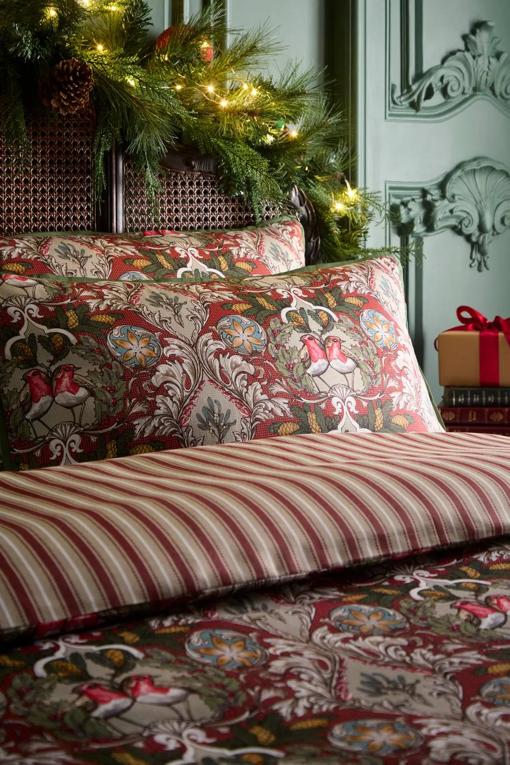 Laurence Llewelyn-Bowen 'Festive Robin' 100% Cotton Duvet Cover Set in Red 2
