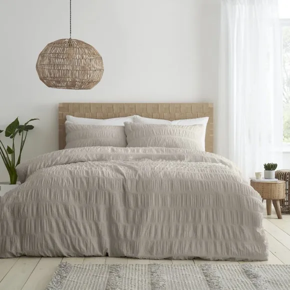 Catherine Lansfield Seersucker Reversible Duvet Cover & Pillowcase Set 1