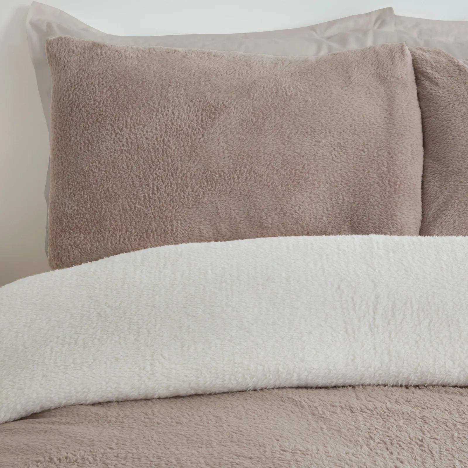 Smart Living Luxury Super Soft & Reversible Teddy Fleece Duvet Cover & Pillowcase in Cream 3