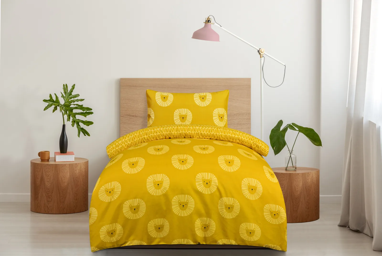 Smart Living Luxury Super Soft Lion Reversible Duvet Set & Pillowcases in Gold