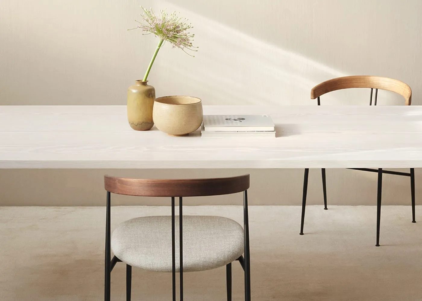 Gubi Violin Dining Chair with Seat in Tempt 61168 and Walnut Backrest 2