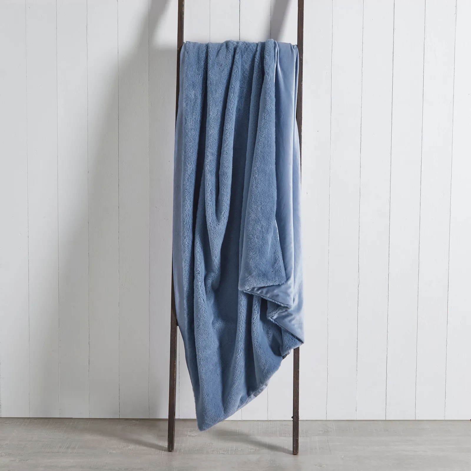 Lenon Plush Throw Blue
