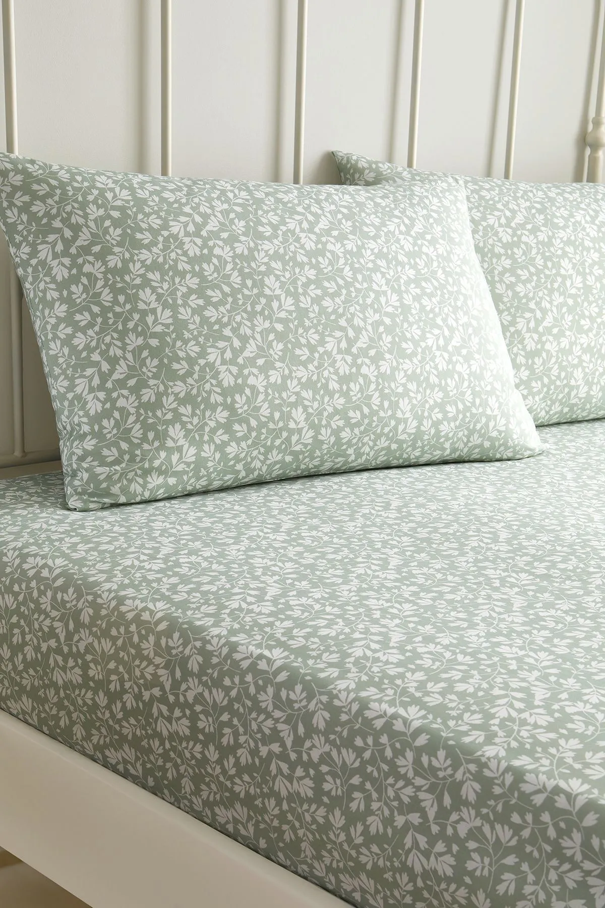 Dreams & Drapes 'Tess' Easy Care Ditsy Floral Leaf Print Fitted Sheet in Green 1