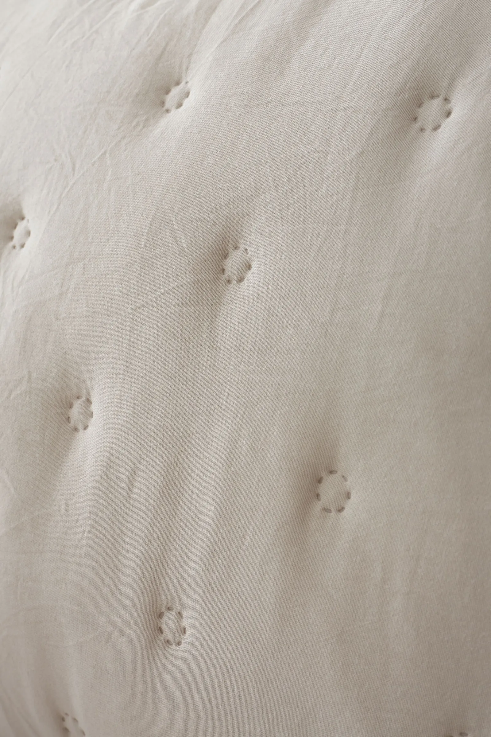 Catherine Lansfield Cosy Nori Soft Sherpa 220cm x 230cm Warm & Cosy Bedspread in Cream 2
