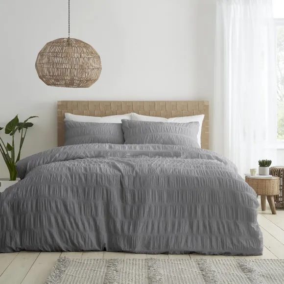 Catherine Lansfield Seersucker Reversible Duvet Cover & Pillowcase Set 1