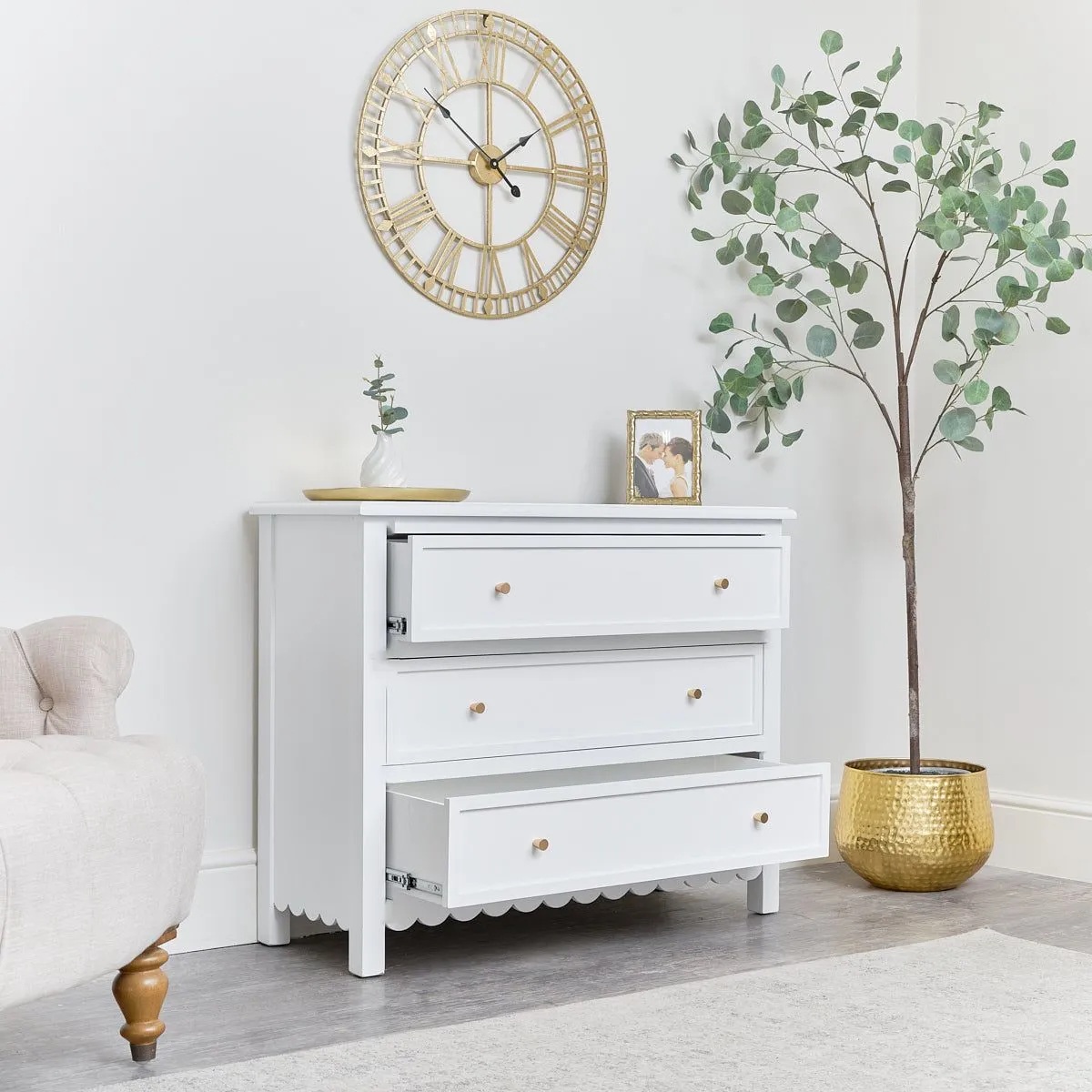 Melody Maison Large Scalloped 3 Drawer Chest Of Drawers & Pair Of Bedside Tables - Staunton White Range in Taupe 6