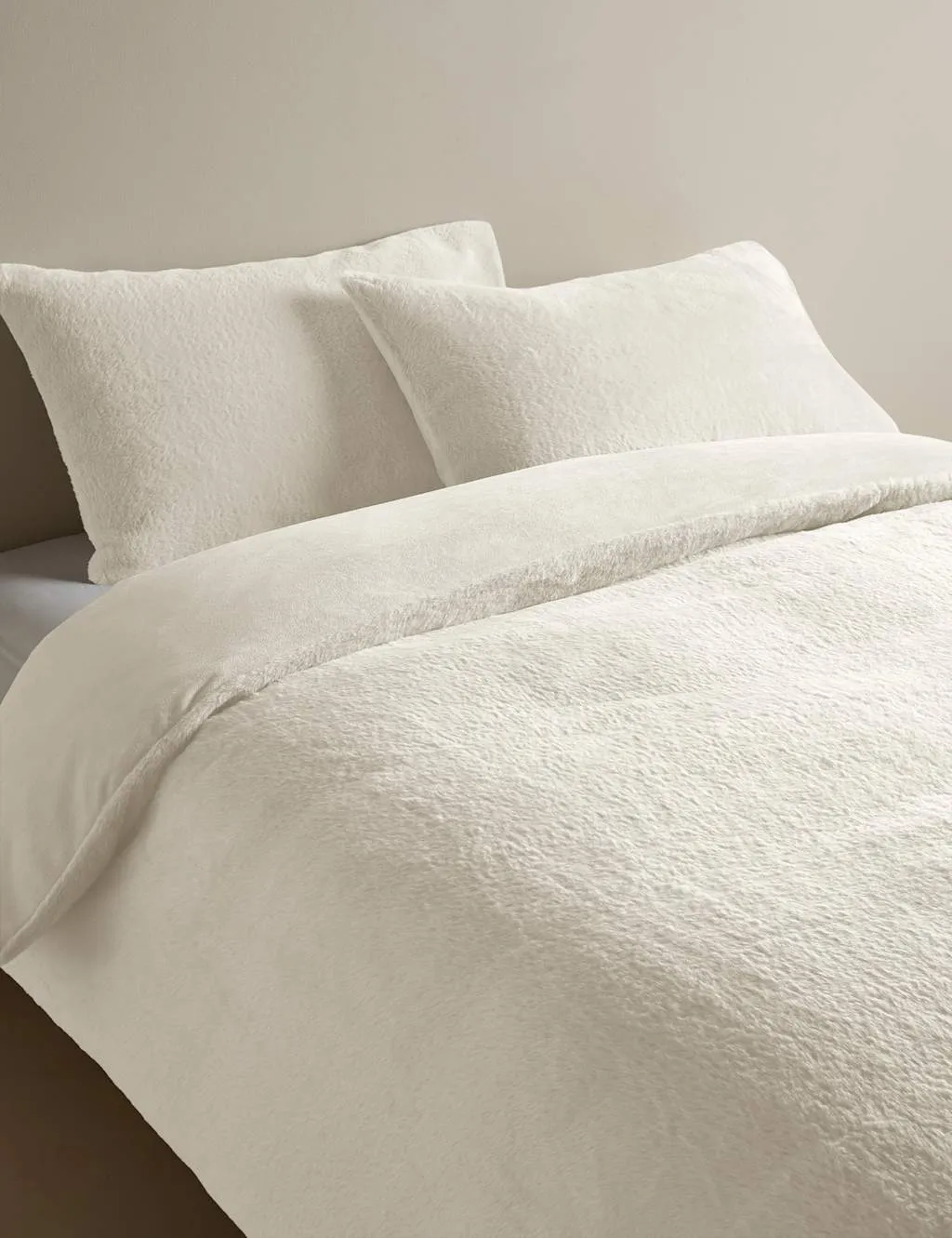 M&S Supersoft Faux Fur Bedding Set Cream
