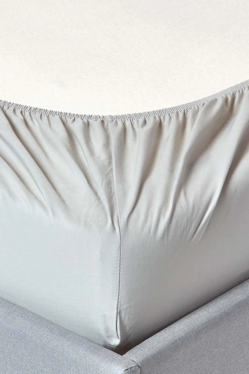 Homescapes Egyptian Cotton Fitted Sheet 12 inch 200 Thread Count in Silver 2