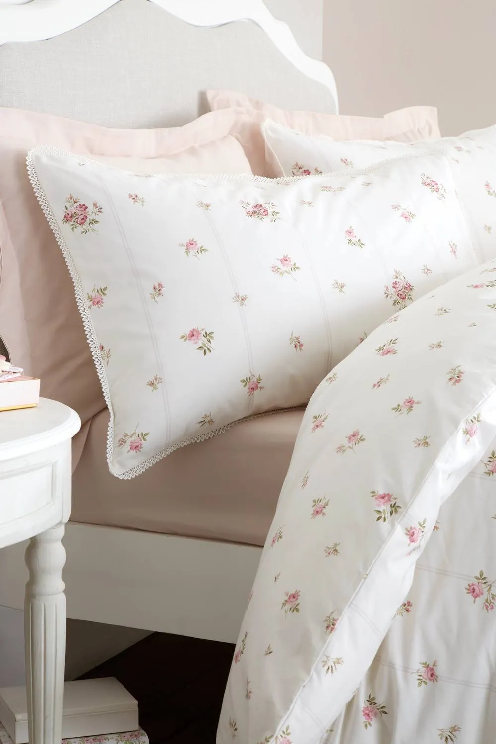 Bianca 'Vintage Rosebud Lace' 200 TC Cotton Reversible Duvet Cover Set in Cream 3
