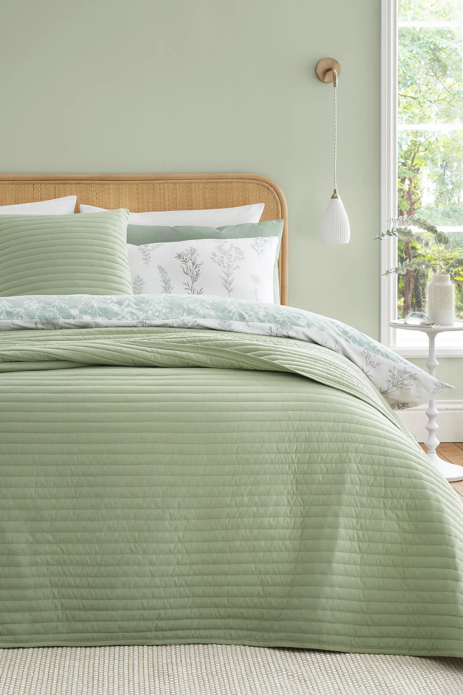 Bianca 'Quilted Lines' Bedspread in Green