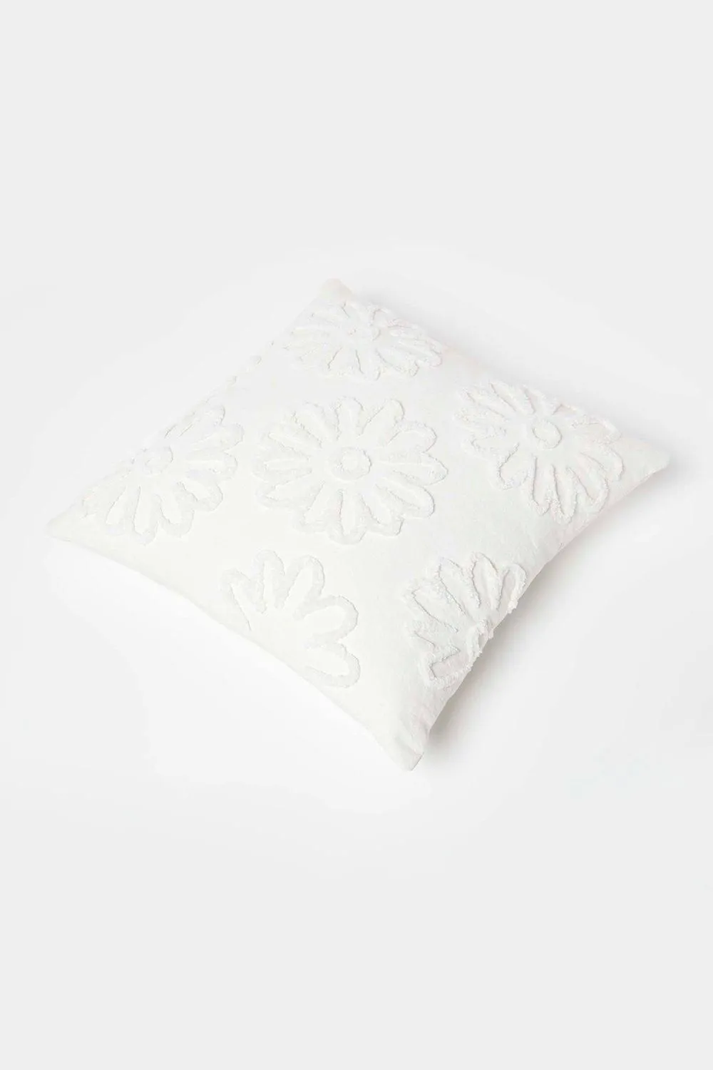 Homescapes Floral Daisy Tufted Cotton Cushion in White 5