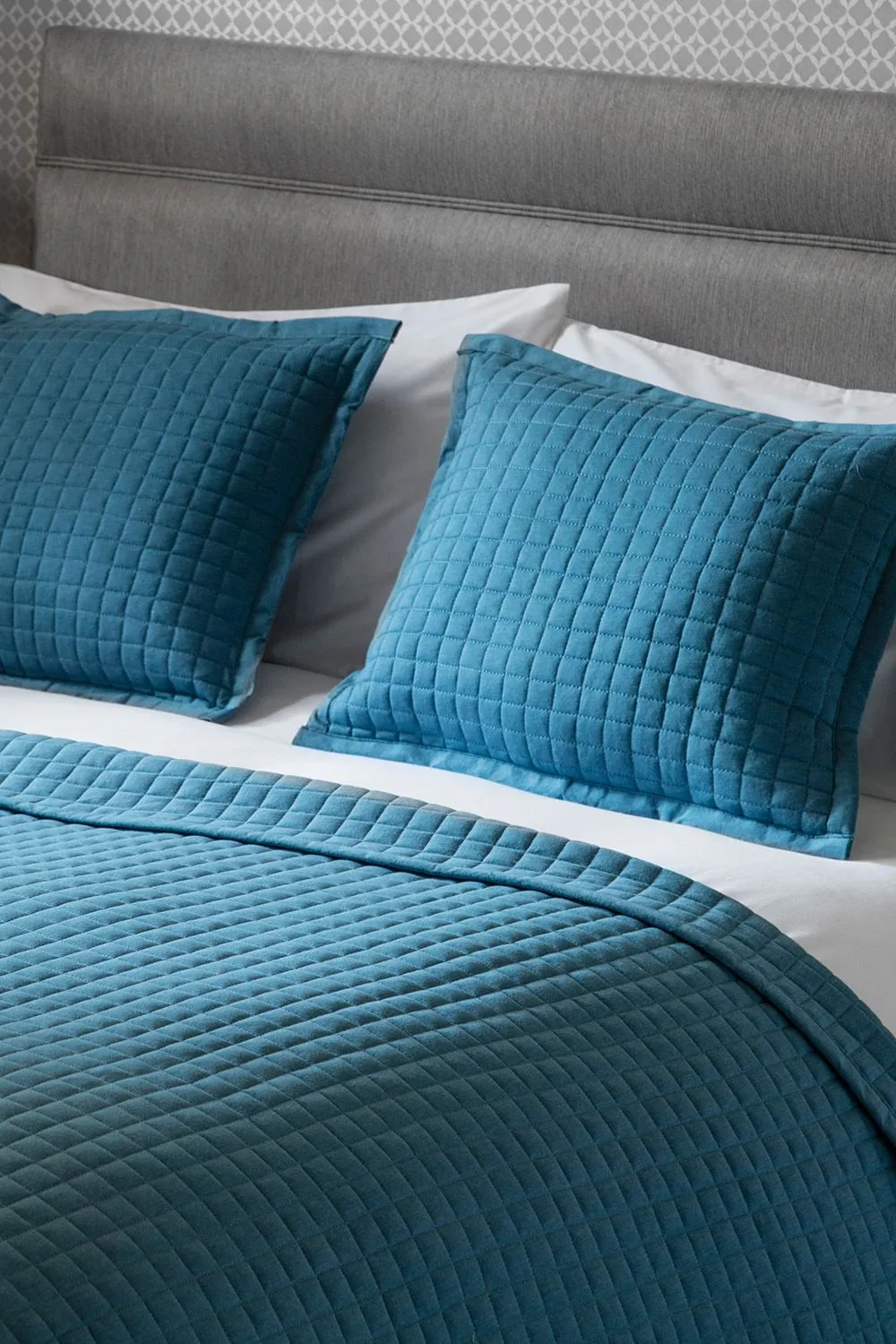 Belledorm Crompton Throw 150cm X 200cm in Cobalt