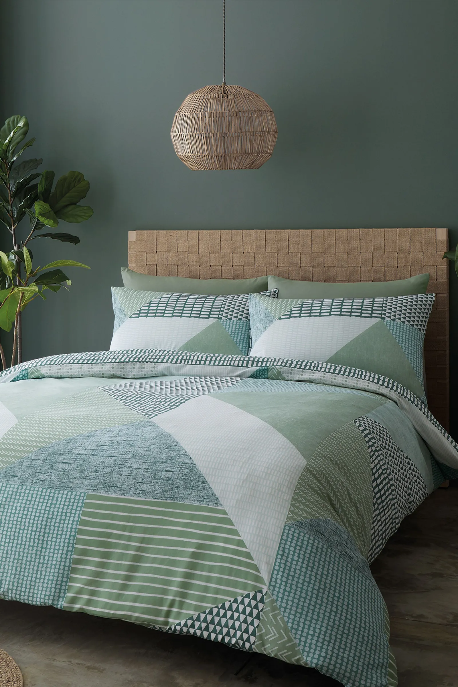 Catherine Lansfield 'Larsson Geo' Duvet Set in Green 1