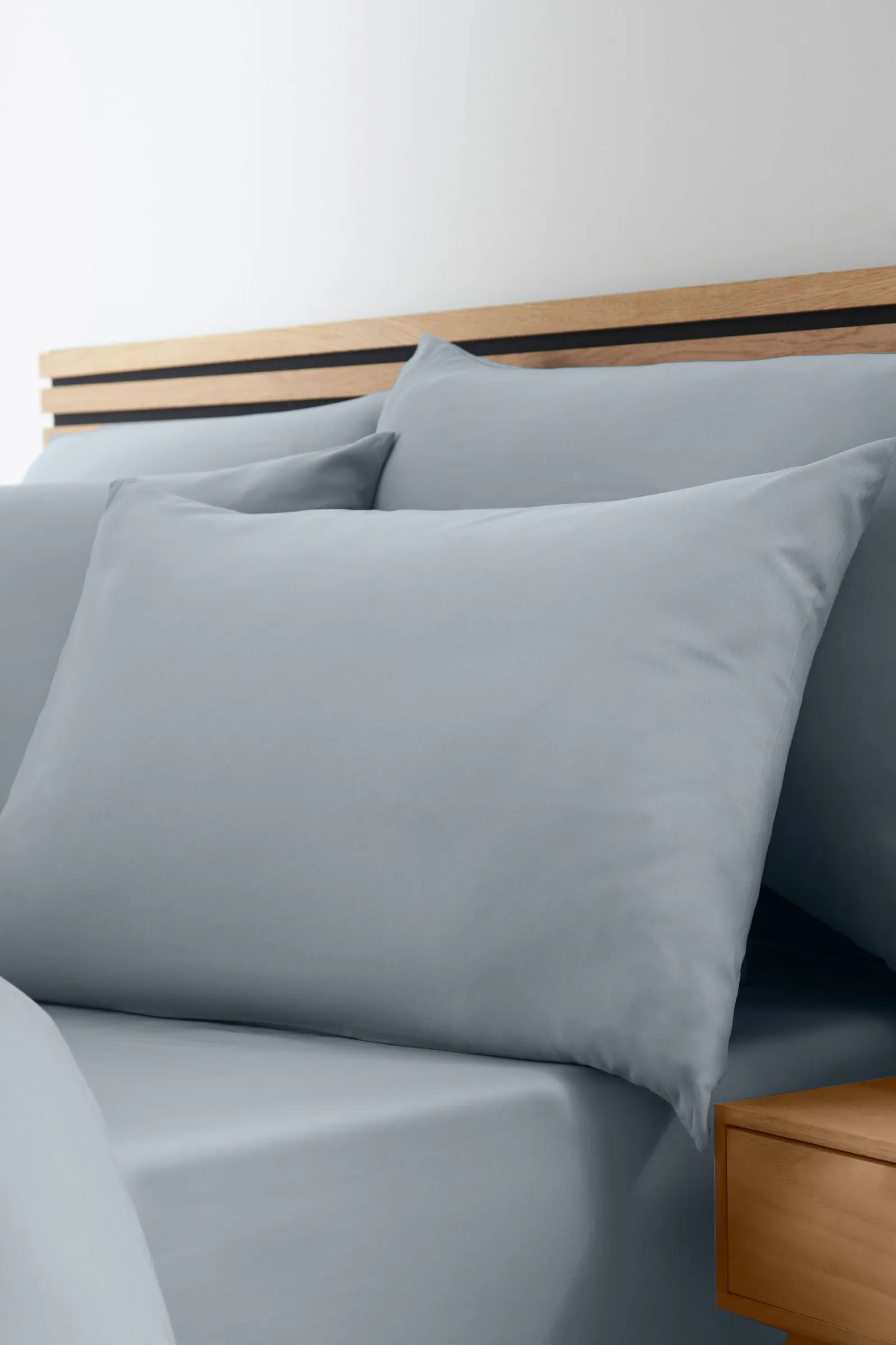 Catherine Lansfield So Soft Non Iron Standard Pillowcase Pack of 4 in Mid Grey 2