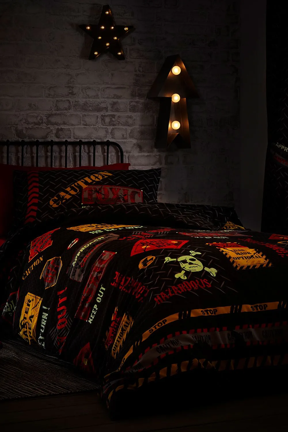 Portfolio Home Toxic Glow in the Dark Duvet Cover Set in Black 3