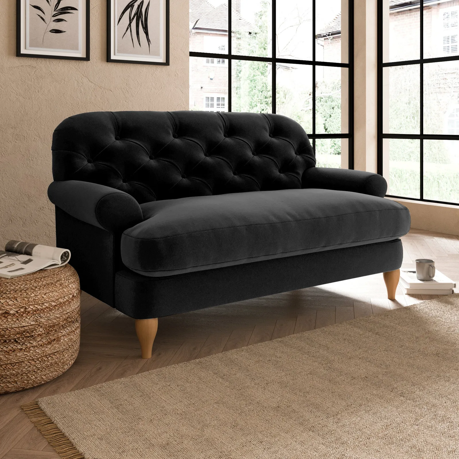 Canterbury Luxury Velvet Snuggle Chair Black