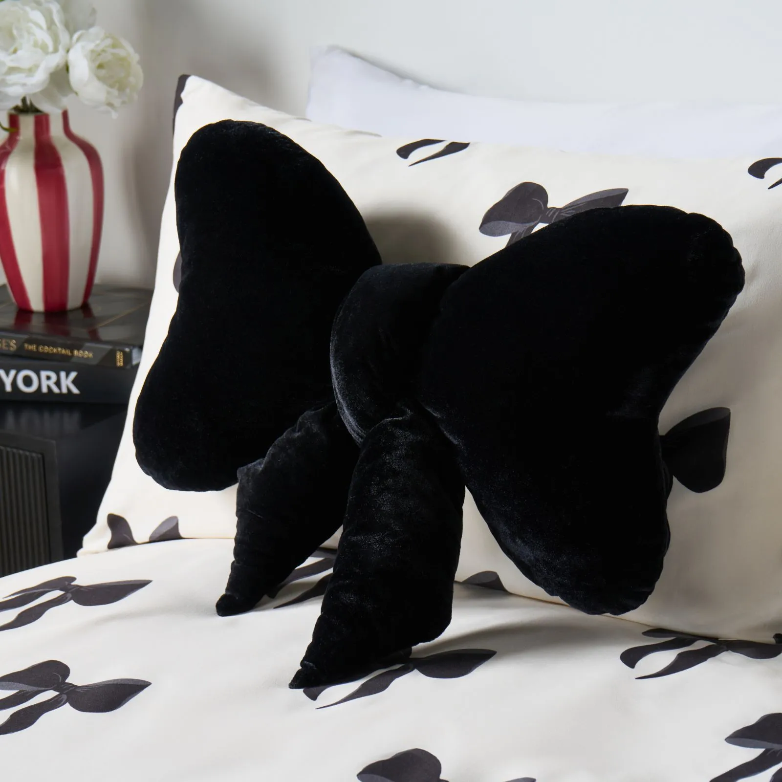 OHS Bow Shaped Velvet Scatter Cushion Xmas Decorative Plush Pillow in Black