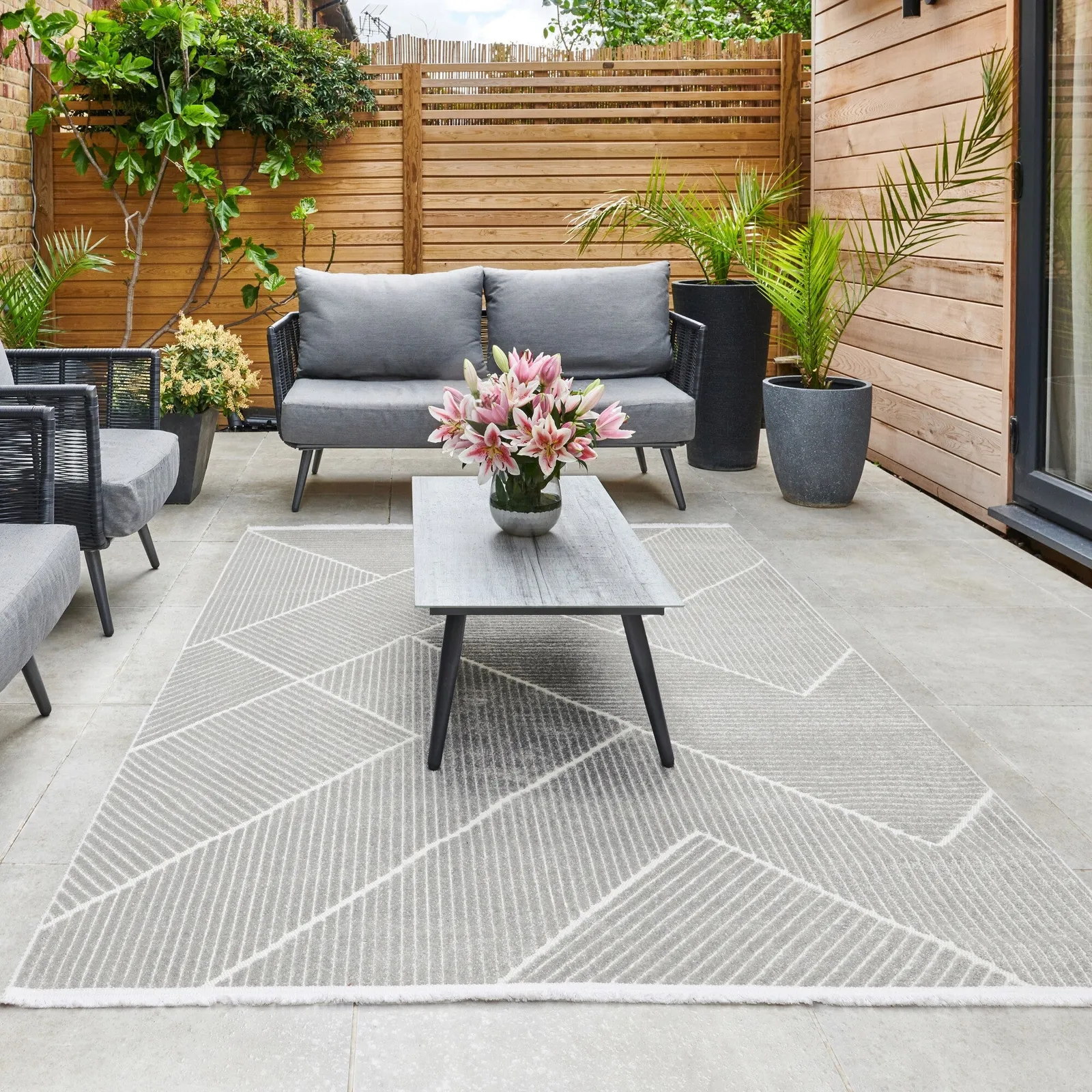 Jazz Chevron Indoor Outdoor Rug 1