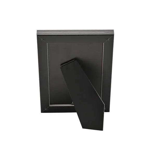 IFrame Monochrome Ribbed Photo Frame 4