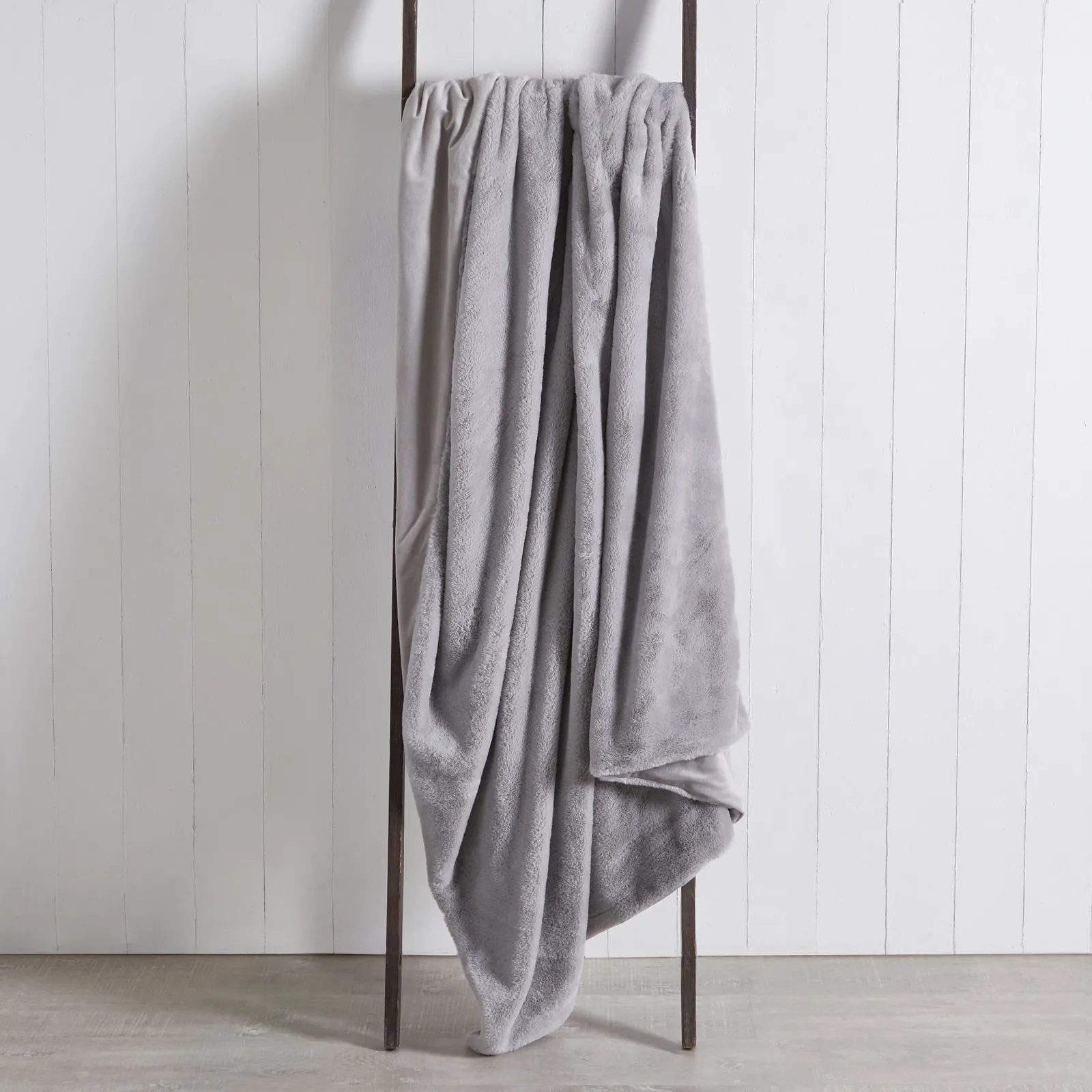 Lenon Plush Throw Grey