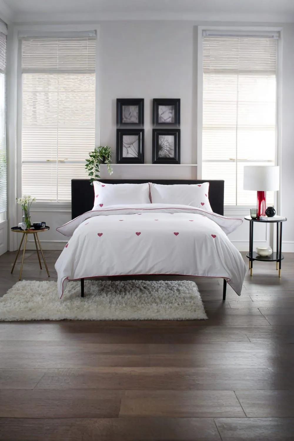 The Lyndon Company Filigree Hearts White & Red 100% Cotton Duvet Cover Set - Elegant Embroidered Bedding 2