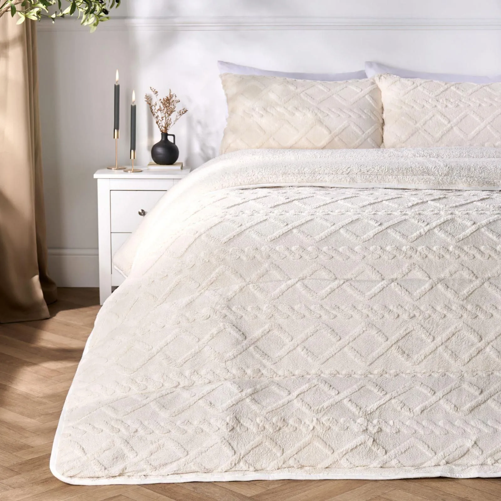 OHS Cable Knit Teddy Fleece 10.5 Tog Coverless Duvet with Pillowcases in Cream