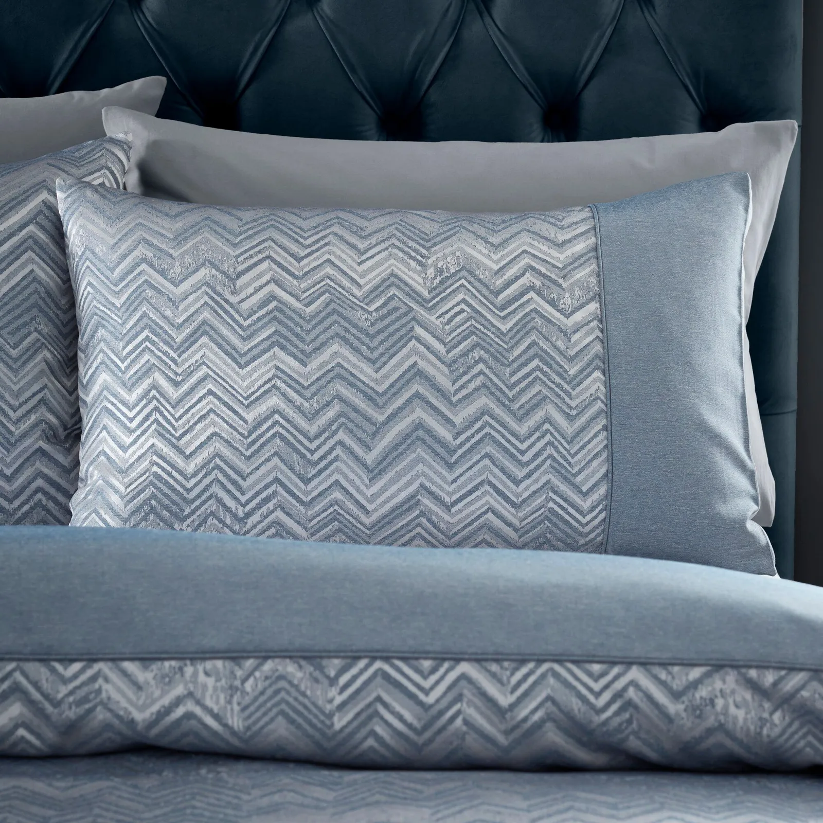 Portfolio Home Antibes Chevron Waves Duvet Cover Set Quilt with Pillowcase in Blue 4